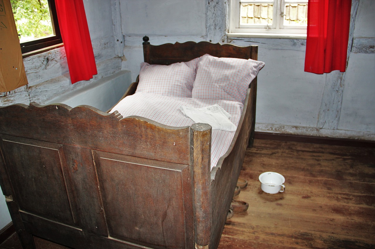 camera da letto rustica con travi a vista